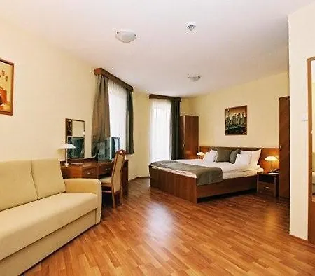 Hotell Panorama Wellness Apartman 4*